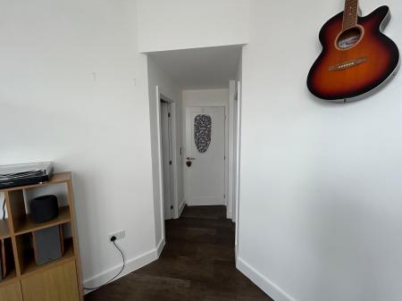 4 bedroom Town house to let in York Road, Priorslee, Telford, TF2