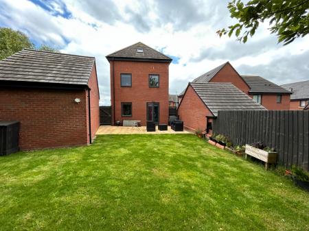 4 bedroom Town house to let in York Road, Priorslee, Telford, TF2