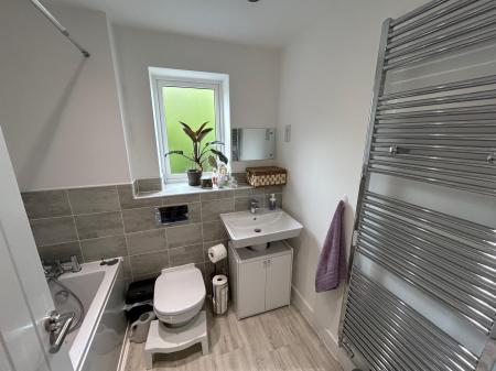 4 bedroom Town house to let in York Road, Priorslee, Telford, TF2