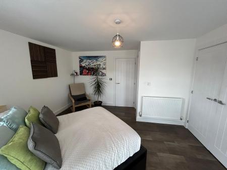 4 bedroom Town house to let in York Road, Priorslee, Telford, TF2