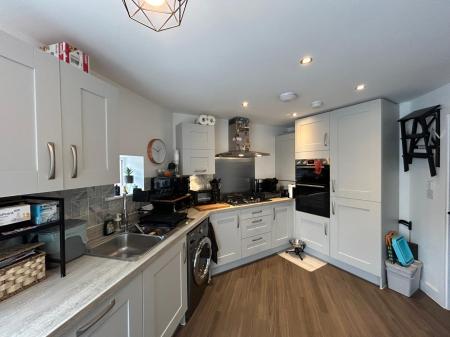 4 bedroom Town house to let in York Road, Priorslee, Telford, TF2