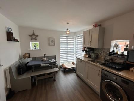 4 bedroom Town house to let in York Road, Priorslee, Telford, TF2