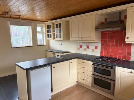2 bedroom Terraced House to let in Heath Road, Wellington, TF1