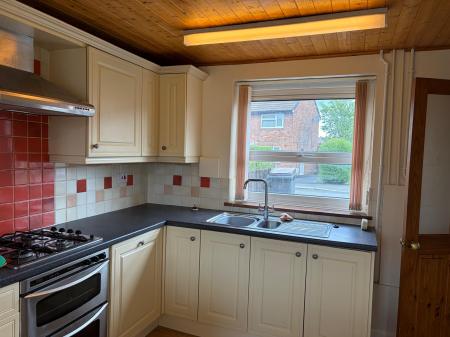 2 bedroom Terraced House to let in Heath Road, Wellington, TF1