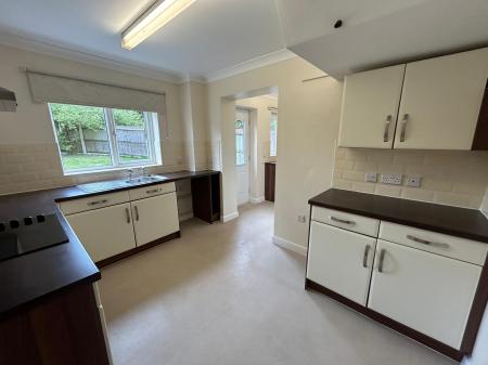 3 bedroom Detached house to let in Kenwray Drive, Donnington, Telford, TF2