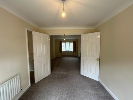 3 bedroom Detached house to let in Kenwray Drive, Donnington, Telford, TF2