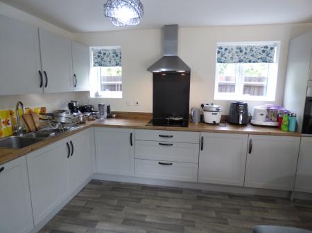 4 bedroom Detached house to let in Maxfield Crescent, Lawley Village, Telford, TF3
