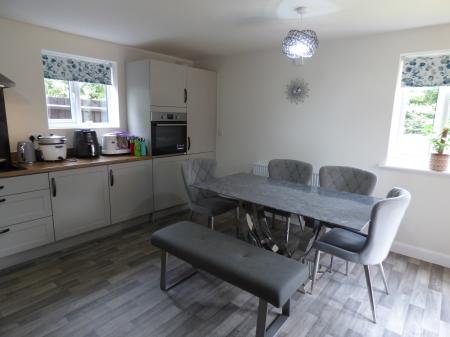 4 bedroom Detached house to let in Maxfield Crescent, Lawley Village, Telford, TF3