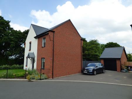 4 bedroom Detached house to let in Maxfield Crescent, Lawley Village, Telford, TF3