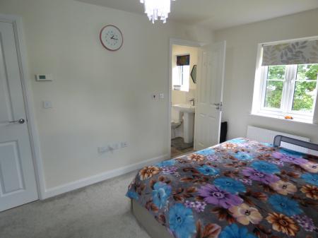 4 bedroom Detached house to let in Maxfield Crescent, Lawley Village, Telford, TF3
