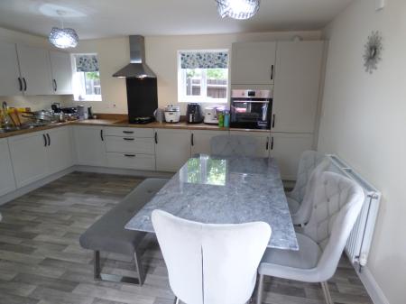 4 bedroom Detached house to let in Maxfield Crescent, Lawley Village, Telford, TF3