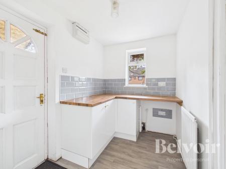 3 bedroom Flat to let in Hill Road, Overdale, Telford, TF3