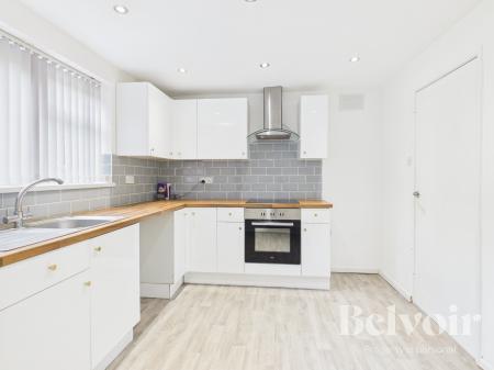 3 bedroom Flat to let in Hill Road, Overdale, Telford, TF3
