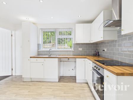 3 bedroom Flat to let in Hill Road, Overdale, Telford, TF3
