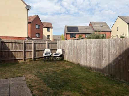 5 bedroom Semi-detached house to let in Bridle Walk, Donnington, Telford, TF2