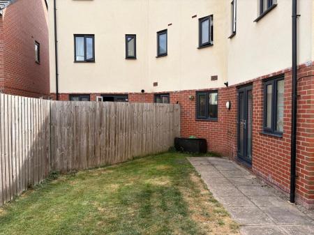 5 bedroom Semi-detached house to let in Bridle Walk, Donnington, Telford, TF2
