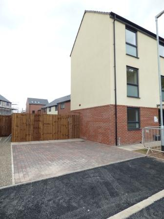 5 bedroom Semi-detached house to let in Bridle Walk, Donnington, Telford, TF2
