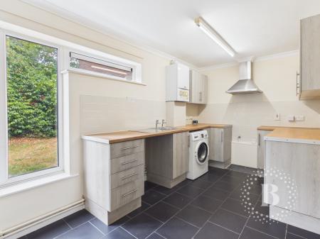 2 bedroom Flat for sale in Withywood Drive, Malinslee, Telford, TF3