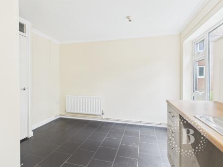 2 bedroom Flat for sale in Withywood Drive, Malinslee, Telford, TF3