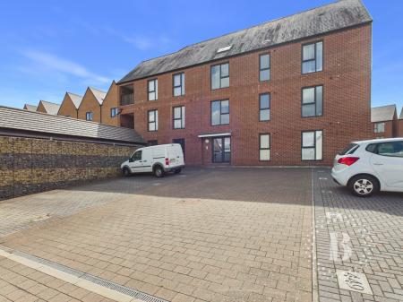 2 bedroom Flat for sale in Upton Walk, Ketley, Telford, TF1