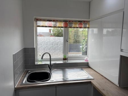 2 bedroom Terraced House to let in Church Street, St. Georges, Telford, TF2