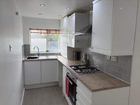 2 bedroom Terraced House to let in Church Street, St. Georges, Telford, TF2