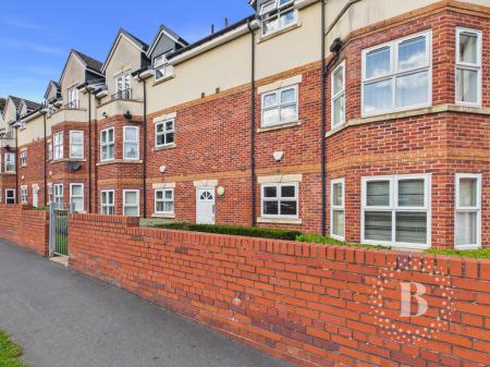 2 bedroom Flat for sale in Captain Webb Drive, Dawley, TF4