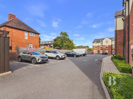 2 bedroom Flat for sale in Captain Webb Drive, Dawley, TF4