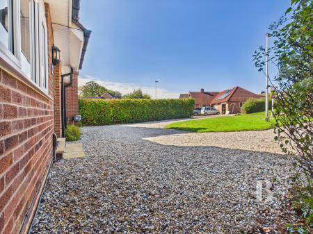 5 bedroom Detached house for sale in Silvermere Park, Shifnal, TF11