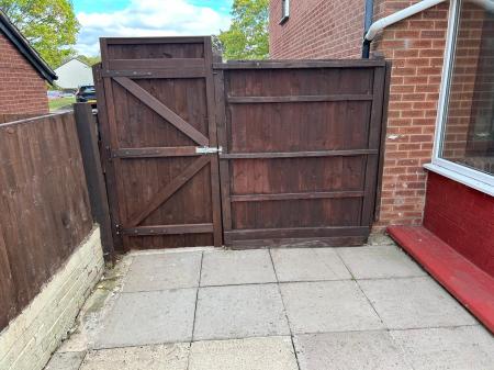 3 bedroom Terraced House to let in Brecknock Court, Leegomery, Telford, TF1