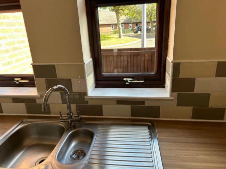 3 bedroom Terraced House to let in Brecknock Court, Leegomery, Telford, TF1