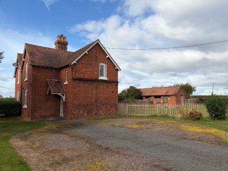 3 bedroom Semi-detached house to let in Shirlowe Farm Cottages, Telford, TF6