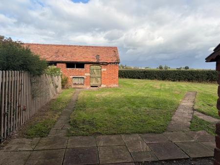 3 bedroom Semi-detached house to let in Shirlowe Farm Cottages, Telford, TF6