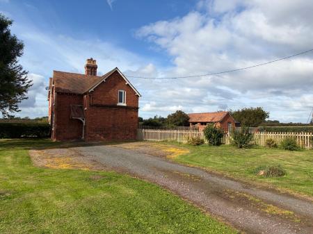 3 bedroom Semi-detached house to let in Shirlowe Farm Cottages, Telford, TF6
