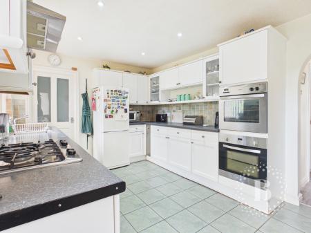 3 bedroom Bungalow for sale in Snow Hill, St. Georges, Telford, TF2