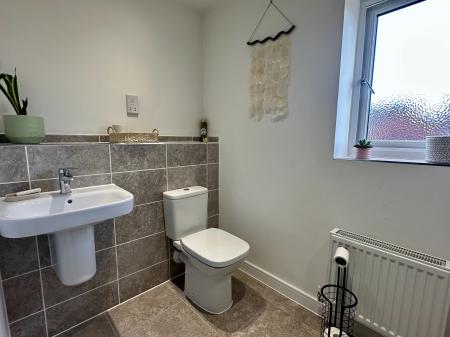 5 bedroom Detached house for sale in Lowdell Way, Desford, LE9