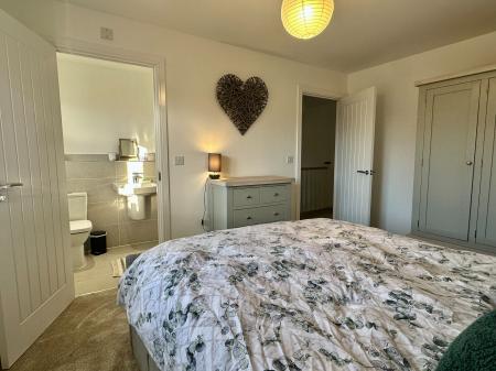 5 bedroom Detached house for sale in Lowdell Way, Desford, LE9