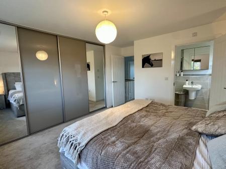 5 bedroom Detached house for sale in Lowdell Way, Desford, LE9