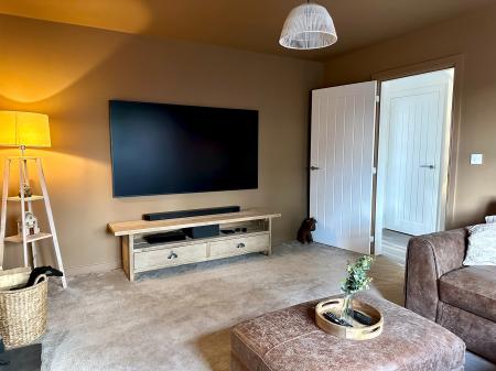 5 bedroom Detached house for sale in Lowdell Way, Desford, LE9