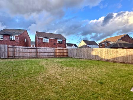 5 bedroom Detached house for sale in Lowdell Way, Desford, LE9