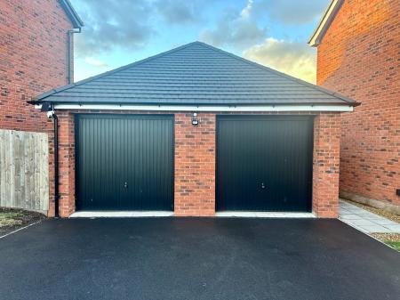 5 bedroom Detached house for sale in Lowdell Way, Desford, LE9