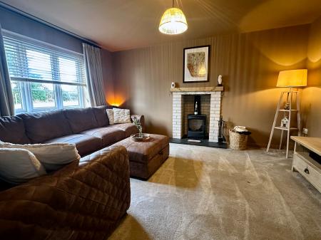 5 bedroom Detached house for sale in Lowdell Way, Desford, LE9