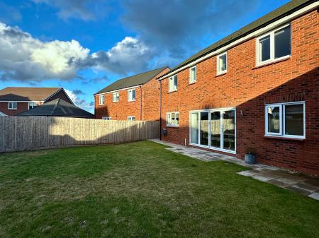 5 bedroom Detached house for sale in Lowdell Way, Desford, LE9