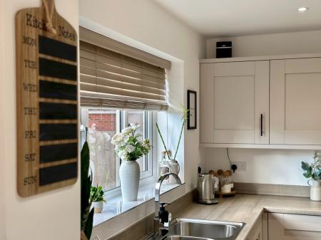 5 bedroom Detached house for sale in Lowdell Way, Desford, LE9