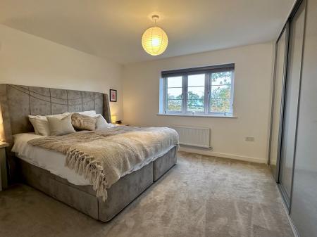 5 bedroom Detached house for sale in Lowdell Way, Desford, LE9