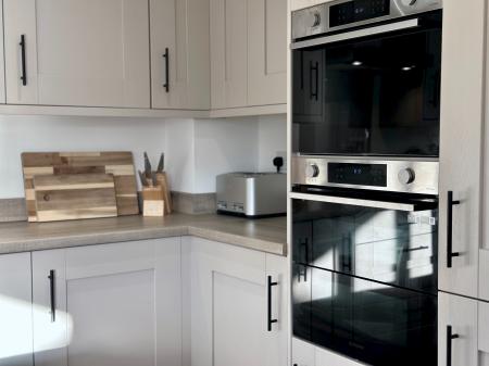 5 bedroom Detached house for sale in Lowdell Way, Desford, LE9