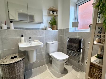 5 bedroom Detached house for sale in Lowdell Way, Desford, LE9