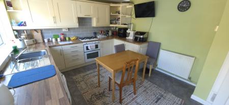 4 bedroom Semi-detached house for sale in Faringdon, Tamworth, B77