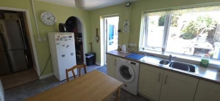 4 bedroom Semi-detached house for sale in Faringdon, Tamworth, B77