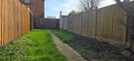 2 bedroom Terraced House to let in Cherry Street, Tamworth, B79